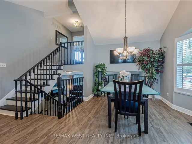 Condo For Sale in New Tecumseth, Ontario