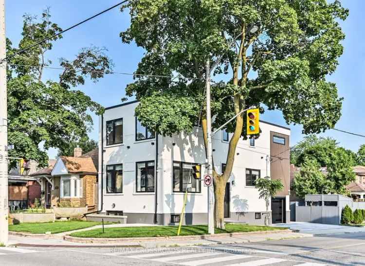 House For Sale in Toronto, Ontario