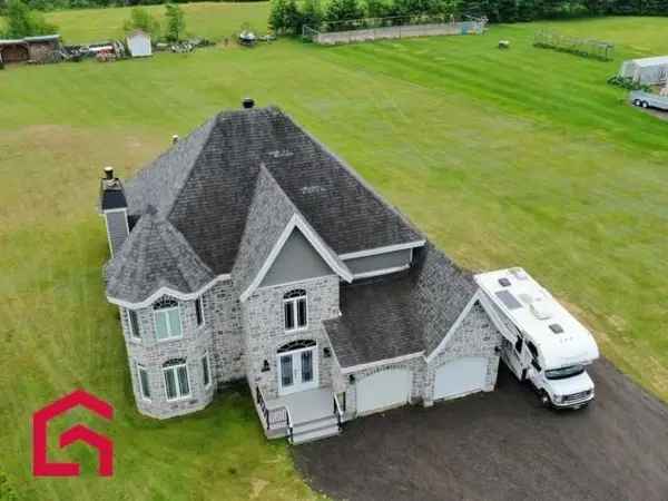 Two Storey House for Sale Laurentides 3 Beds 2 Garages
