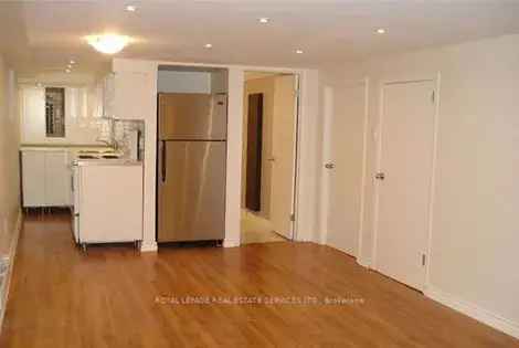 1 room house of 365 m² in Toronto