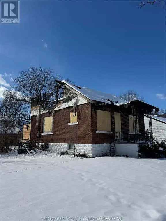 Fire Damaged Home For Redevelopment Investors Builders