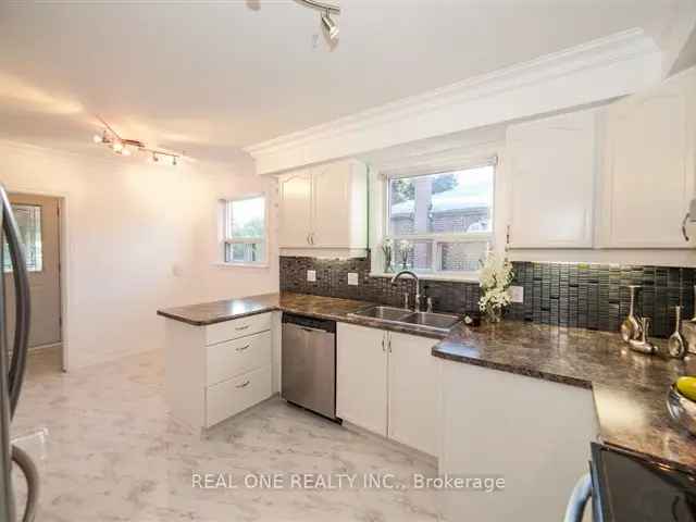 3 Bedroom 1 Bathroom Bungalow Main Floor For Lease In Richmond Hill