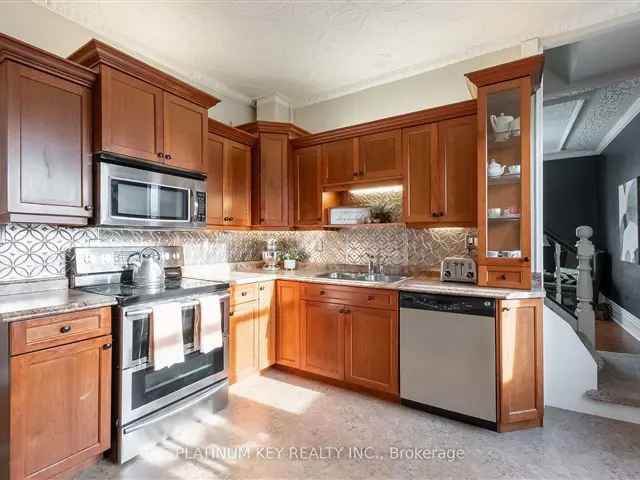 House For Sale in Strathroy-Caradoc, Ontario