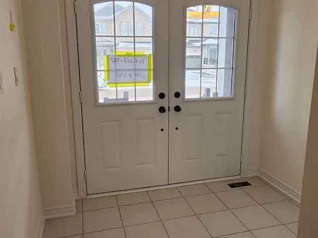 Townhouse For Rent in Shelburne, Ontario