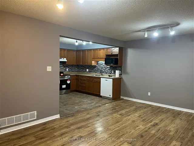 3 Bed 2 Bath Townhouse Kitchener - Near Conestoga College