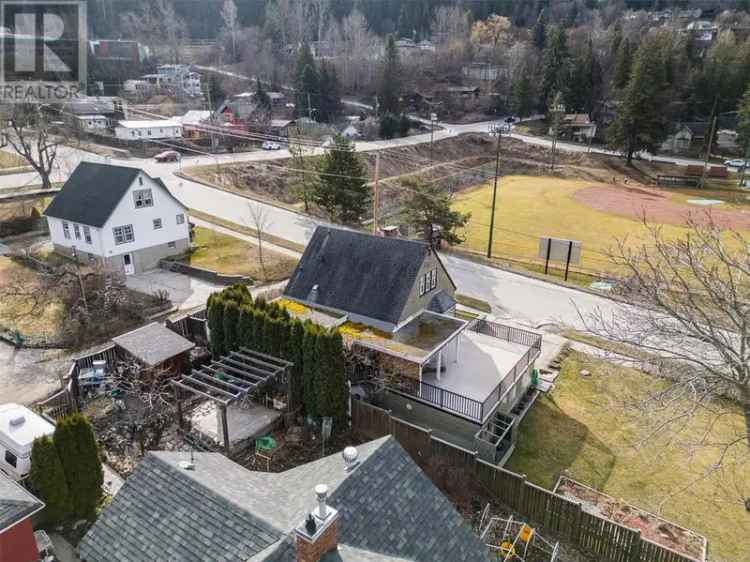 Fairview Nelson Home: 3-Bed, 2-Bath, Double Lot, Park Views