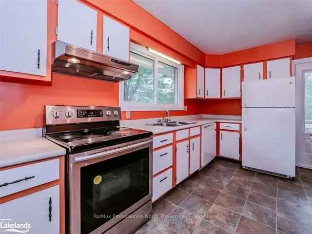 House For Sale in Gravenhurst, Ontario