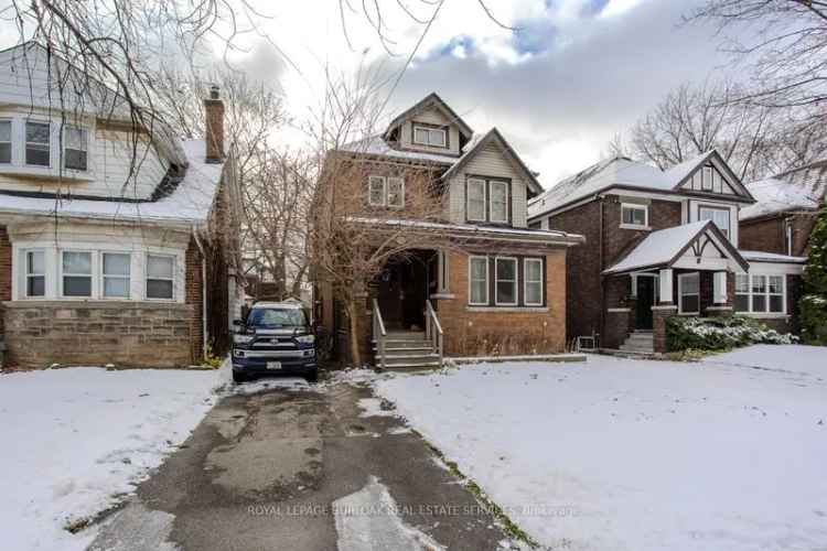 House For Sale in Hamilton, Ontario