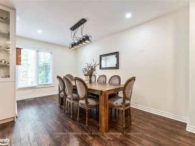 Richmond Hill 4 Bed 3.5 Bath Townhome with Separate Apartment