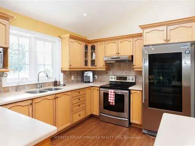 Stunning 2+1 Bedroom Bungalow in Lindsay