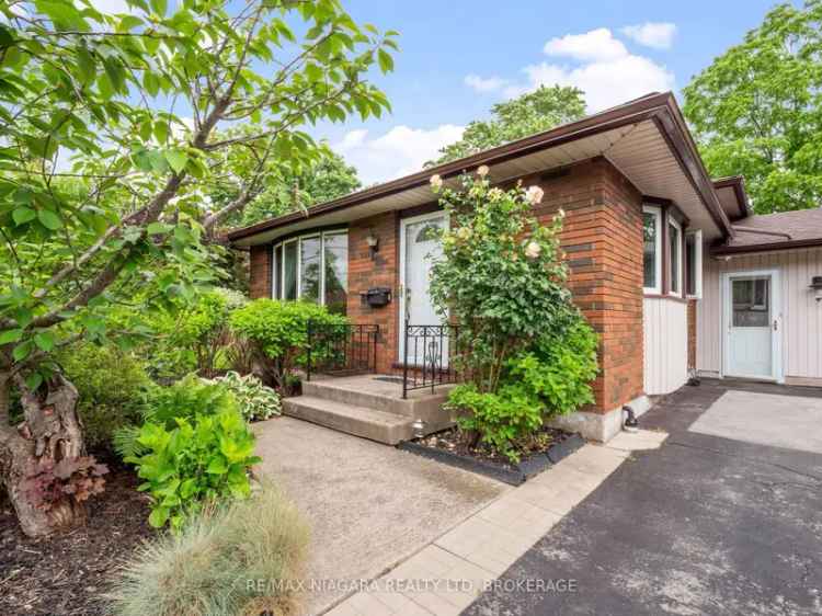 Crescent Park Detached Backsplit Home For Sale