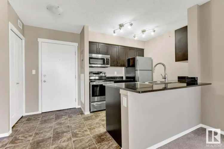 Spacious 2 Bed 2 Bath Condo in Rutherford with Den