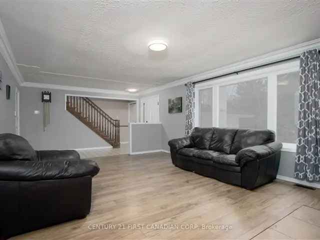 4-Bedroom 3-Bathroom Home in Parkhill Ontario