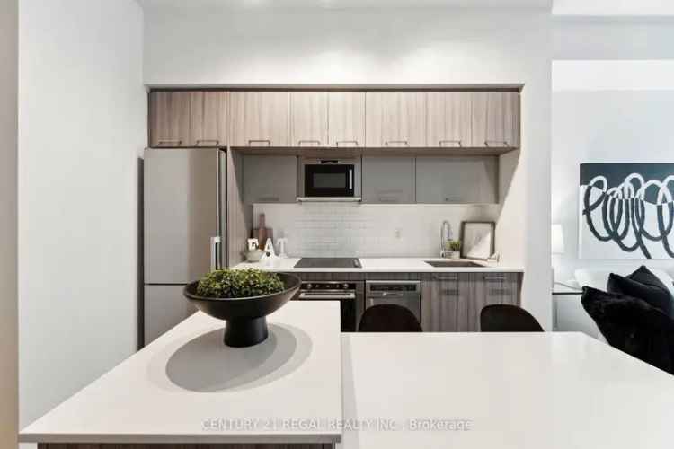 Condo For Sale in Vaughan, Ontario