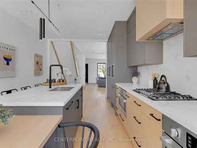 House For Sale in 782, Crawford Street, Toronto, Ontario