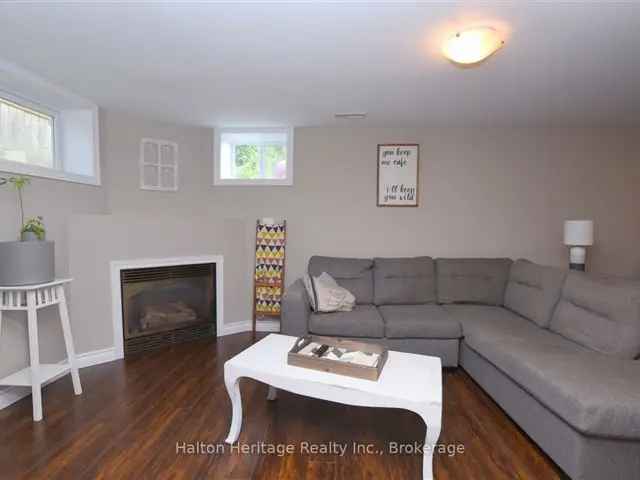 House For Sale in 42, Seneca Street South, Cayuga, Ontario