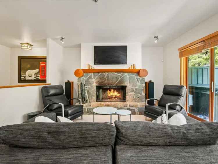 A $2,750,000.00 Townhouse with 3 bedrooms in Nordic, Whistler