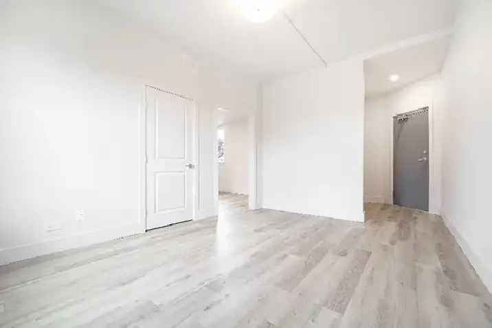 Bright 1 Bedroom Apartment for Rent in West Broadway!