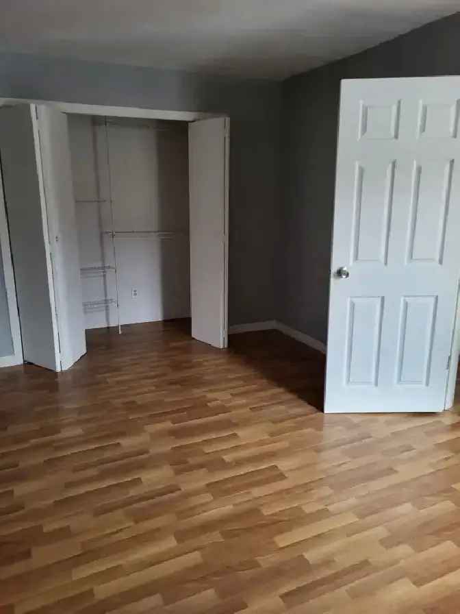 1 bedroom and den available $1,100 incl. utilities in Calmar