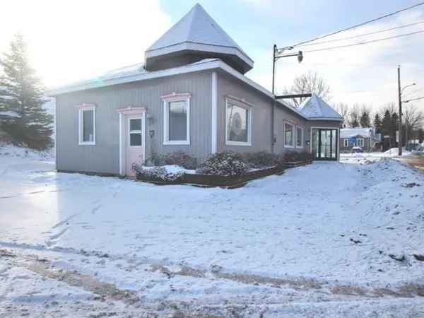 Commercial building/Office for sale (Bas-Saint-Laurent) #RB059