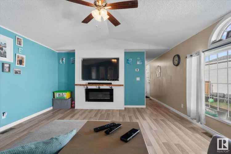 3-Bedroom Mobile Home in Jubilee Landing Sherwood Park