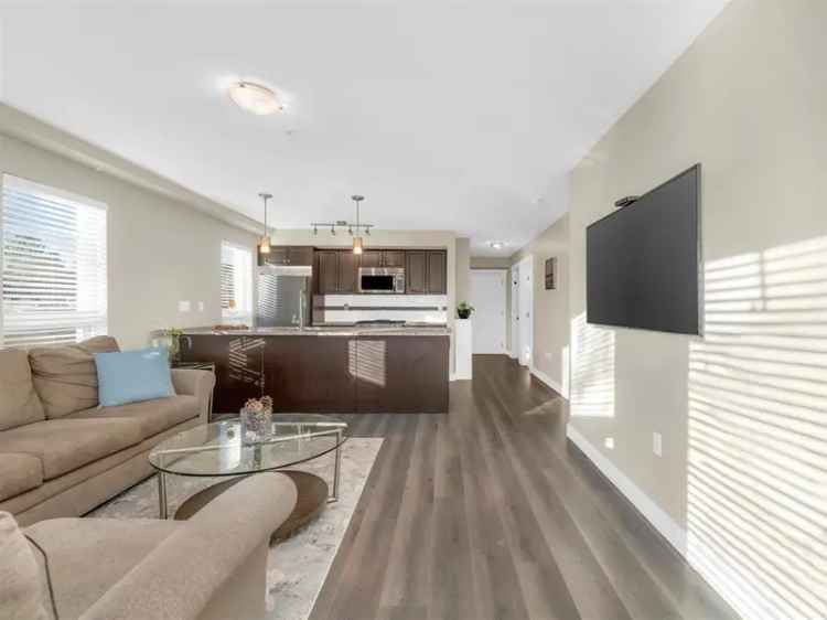 Bright 2-Bed 2-Bath Condo in The Pointe with Rooftop Deck