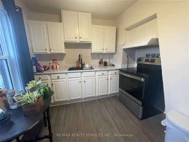 Duplex For Sale in Wallaceburg, Ontario