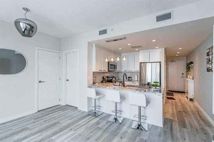 Downtown Calgary Condo with Stunning City Views