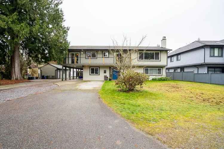 6 Bedroom House with Pool and Carriage House