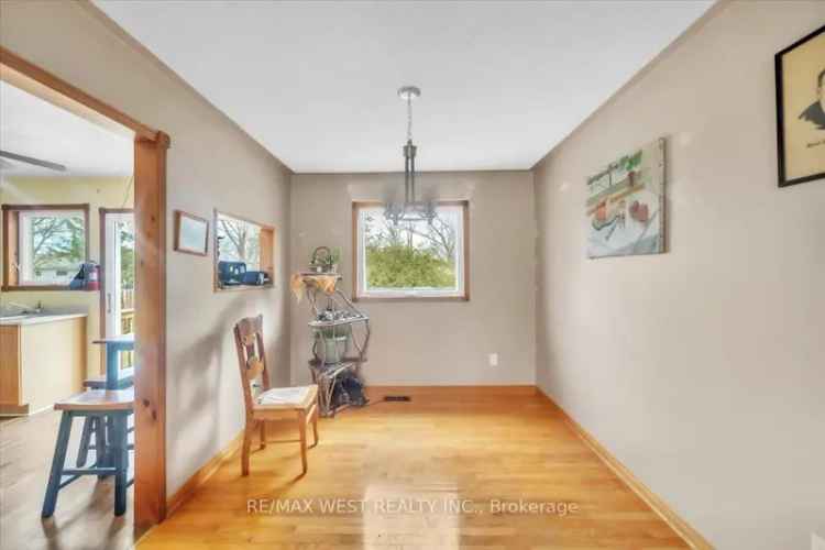Wasaga Beach Bungalow 3 Bedroom Family Home Near Beach and Amenities
