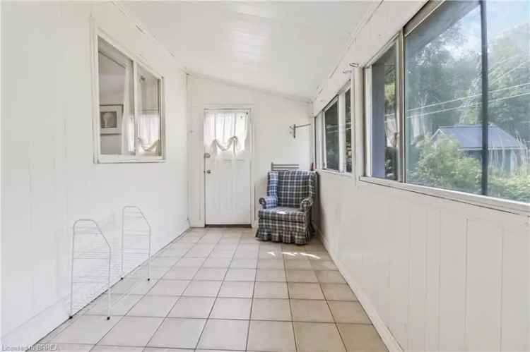 Turkey Point Cottage Home: Beachfront Bungalow with 4 Bedrooms