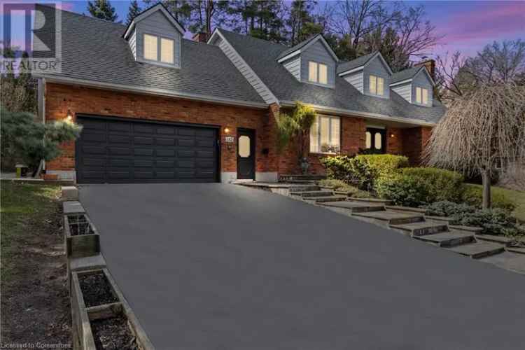 4 Bedroom Executive Home with Gourmet Kitchen and Landscaped Backyard