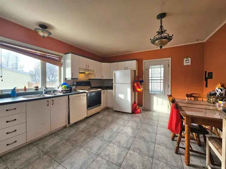 Duplex for sale, 242-244, Rue St-Jean, Matane - Proprio Direct