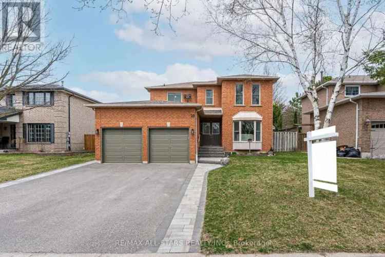 Beautiful 4-Bed 4-Bath Family Home in Uxbridge