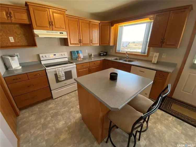 1130 sq ft Bungalow in Weinmaster Park - Perfect Family Home