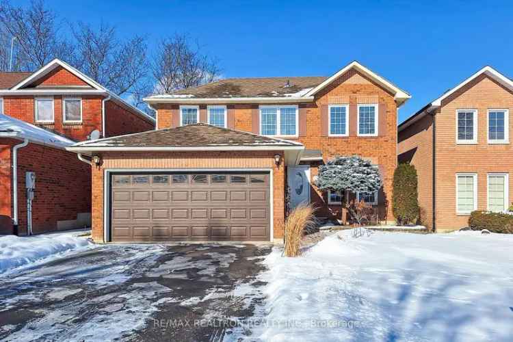 House For Sale in 28, April Gardens, Aurora, Ontario