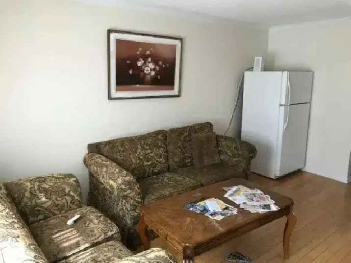 SHARING ROOM FOR RENT IN BARRHAVEN