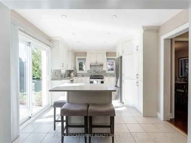 House For Sale in 2352, Falling Green Drive, Oakville, Ontario