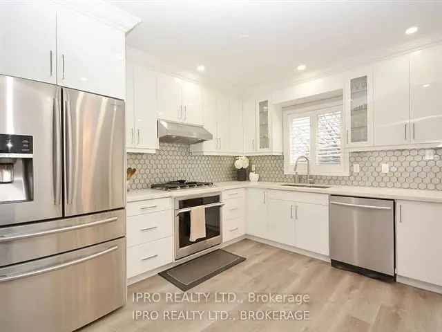 Renovated Semi-Detached House in West Oak Trails