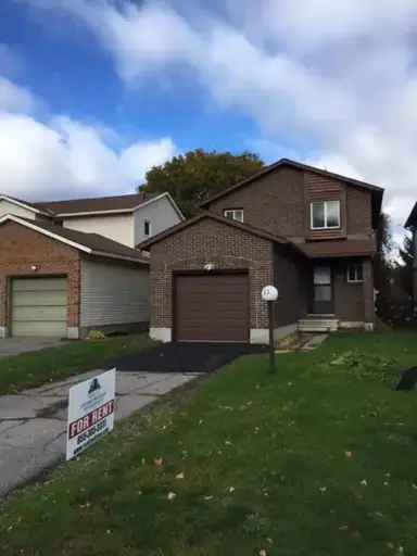 Bright 3-Bedroom Home in Nepean - Family Friendly