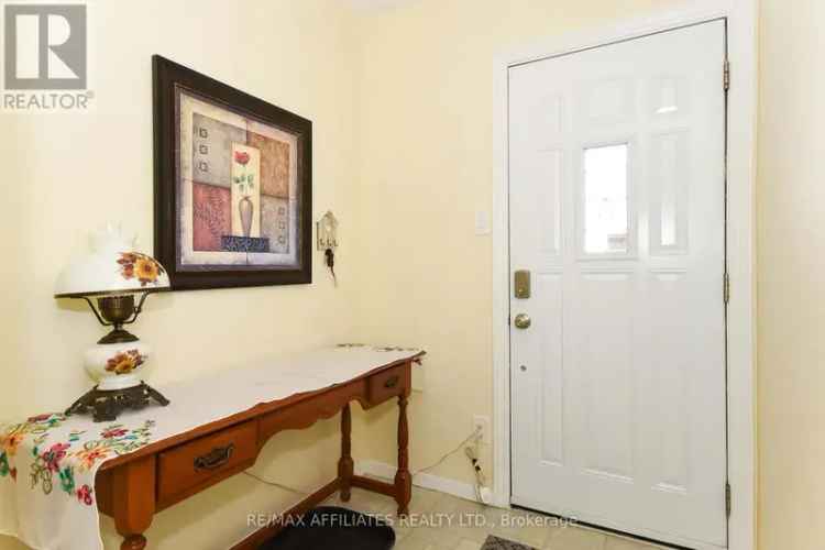 Updated 3-Bedroom Condo Townhouse Near Airport and Schools