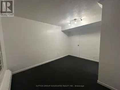 1 Room 61m² Cabbagetown Apartment Toronto