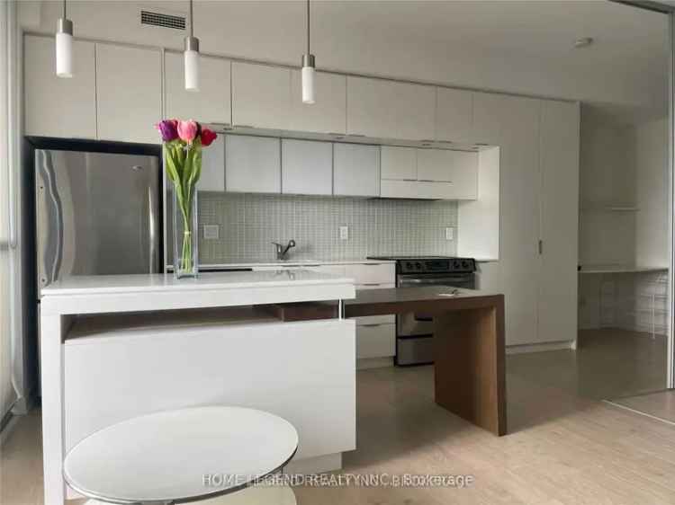 1BR City & Lake View Condo near Yorkville