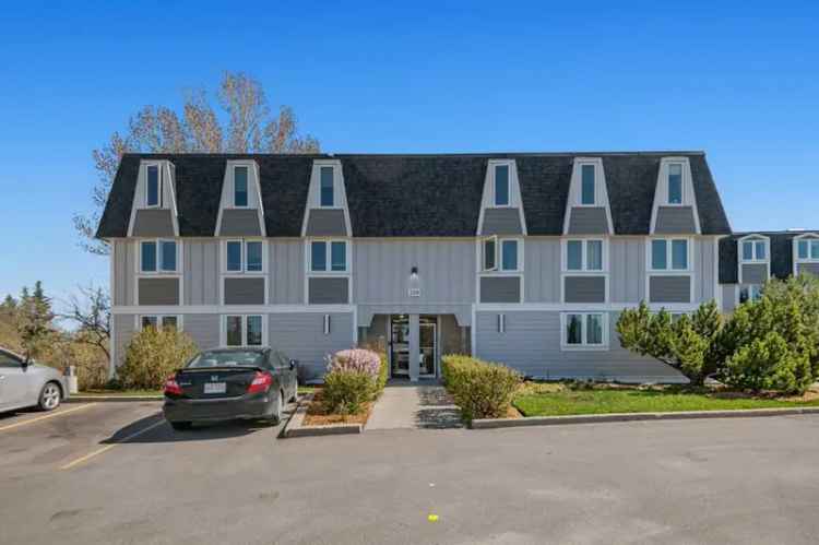 Spruce Cliff Condo: 2-Bedroom, 1-Bath, Deck, Parking