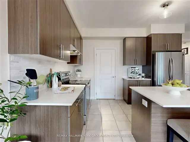 House For Sale in East Gwillimbury, Ontario