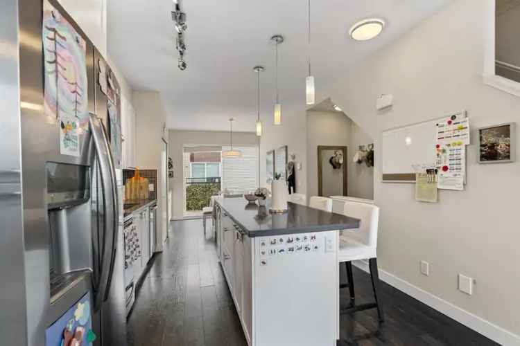 Condo For Sale in Surrey, British Columbia