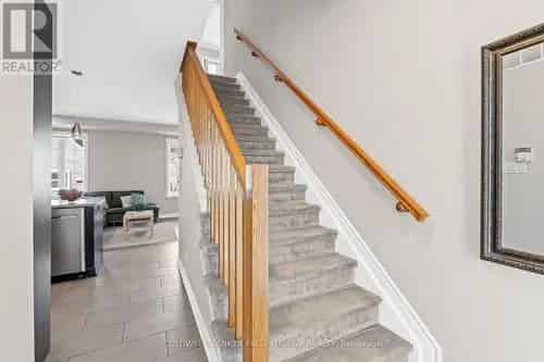 3 Bed 4 Bath Townhome Near Downtown Ottawa