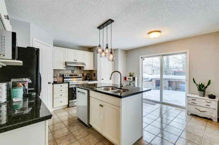 House For Sale in Calgary, Alberta