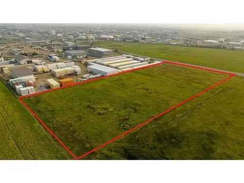 Industrial land for sale in Grande Prairie with ideal construction soil