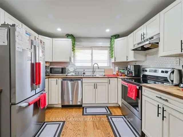 Townhouse For Sale in Brampton, Ontario